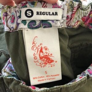 Koi Size small Dark green scrubs